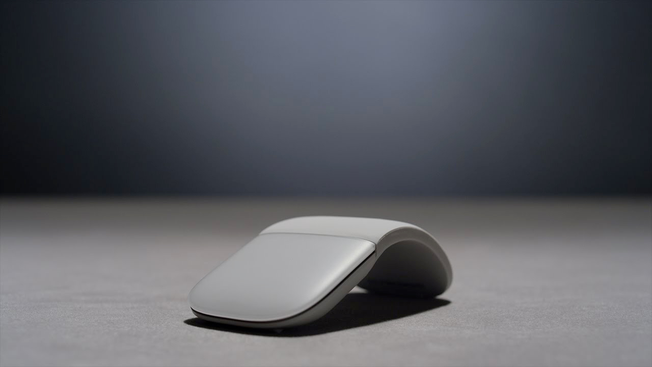Microsoft Surface Arc è il nuovo mouse wireless presentato con i Surface Laptop