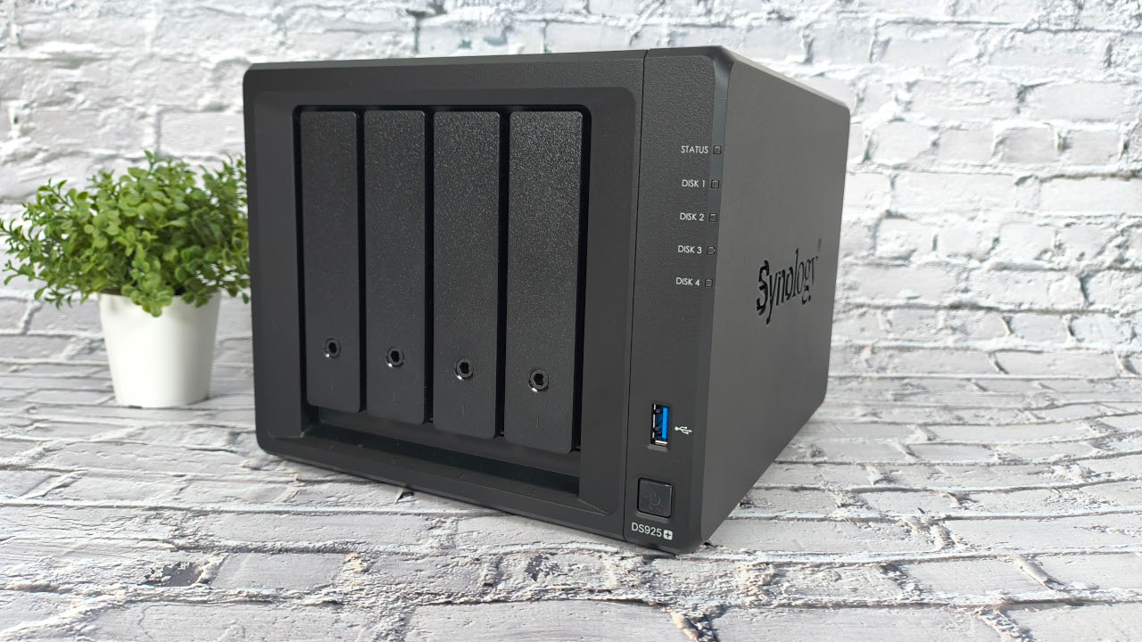 Recensione Synology DS925+: arriva la rete a 2,5 Gbps, ma anche limitazioni ai dischi