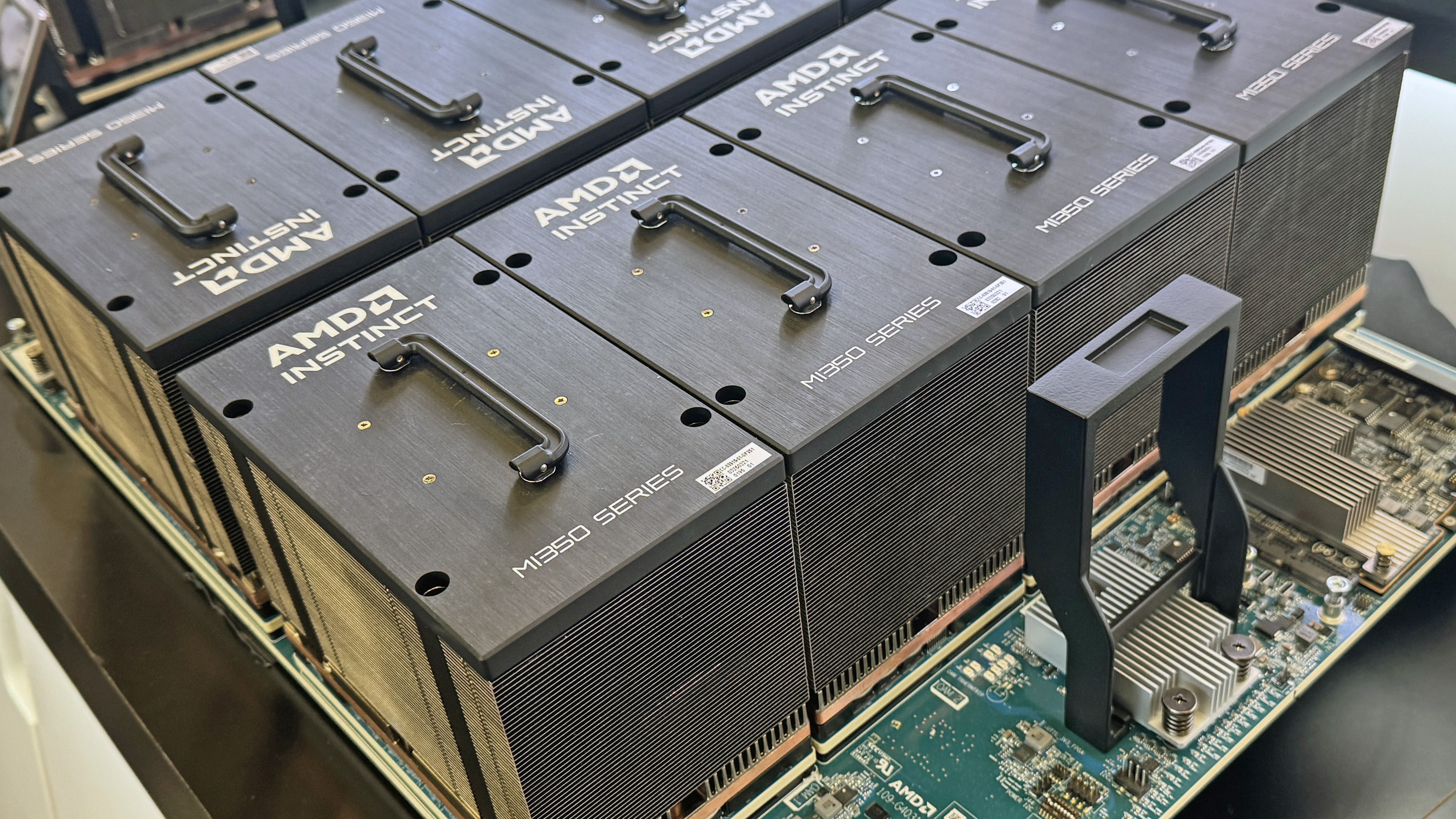Instinct MI350 e architettura CDNA 4: la ricetta di AMD per l'IA