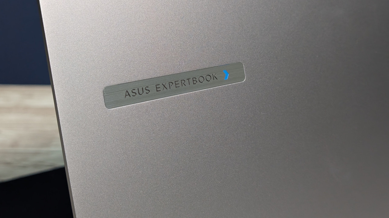 I nuovi ASUS ExpertBook elaborano l'IA in locale: i vantaggi e come ci riescono 