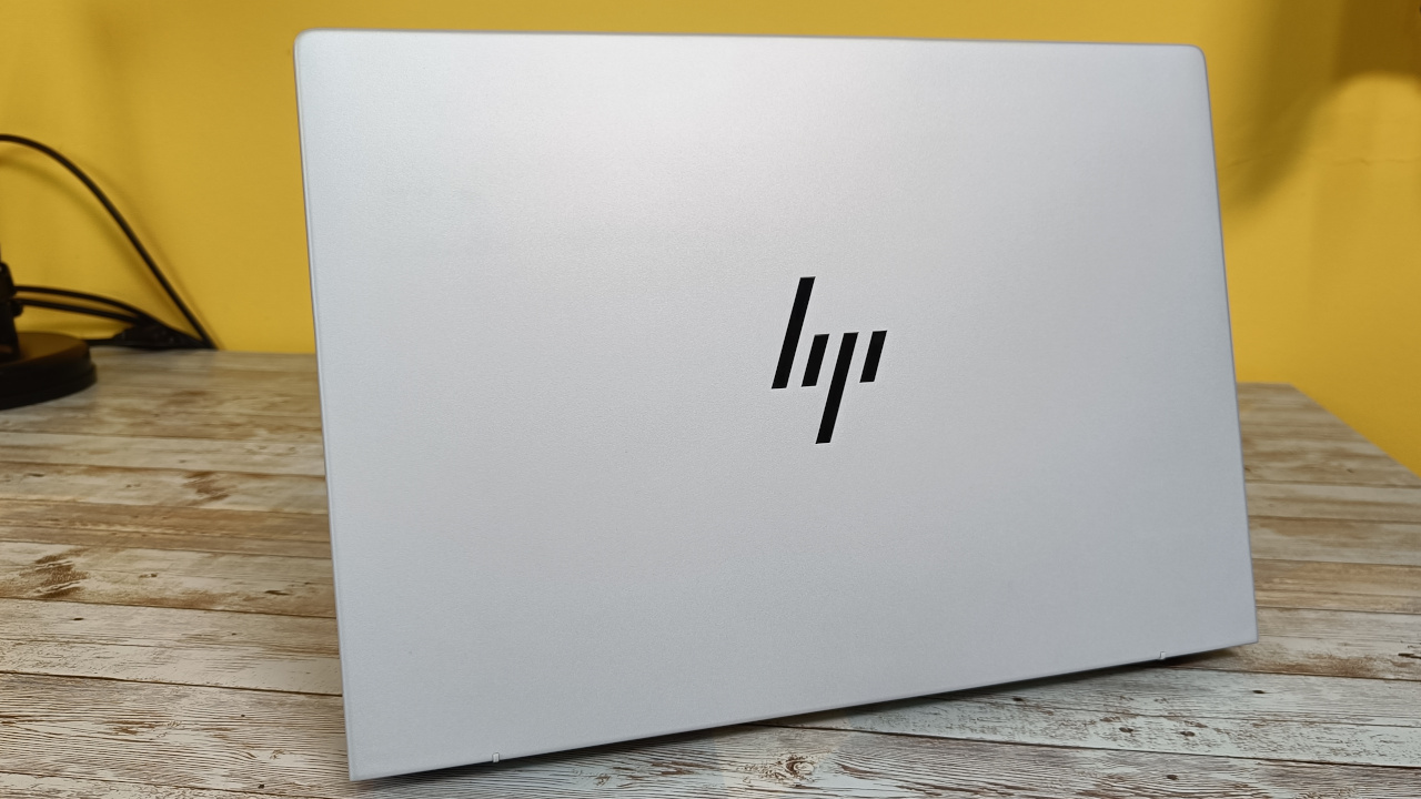 HP EliteBook 1040 G11, un notebook proiettato nel futuro con l'IA al centro