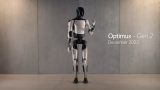 Tesla, il robot umanoide Optimus Gen 2 cammina più velocemente e meglio