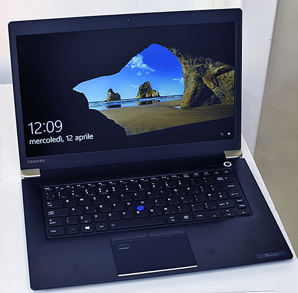 toshiba_x40_1.jpg (67647 bytes)